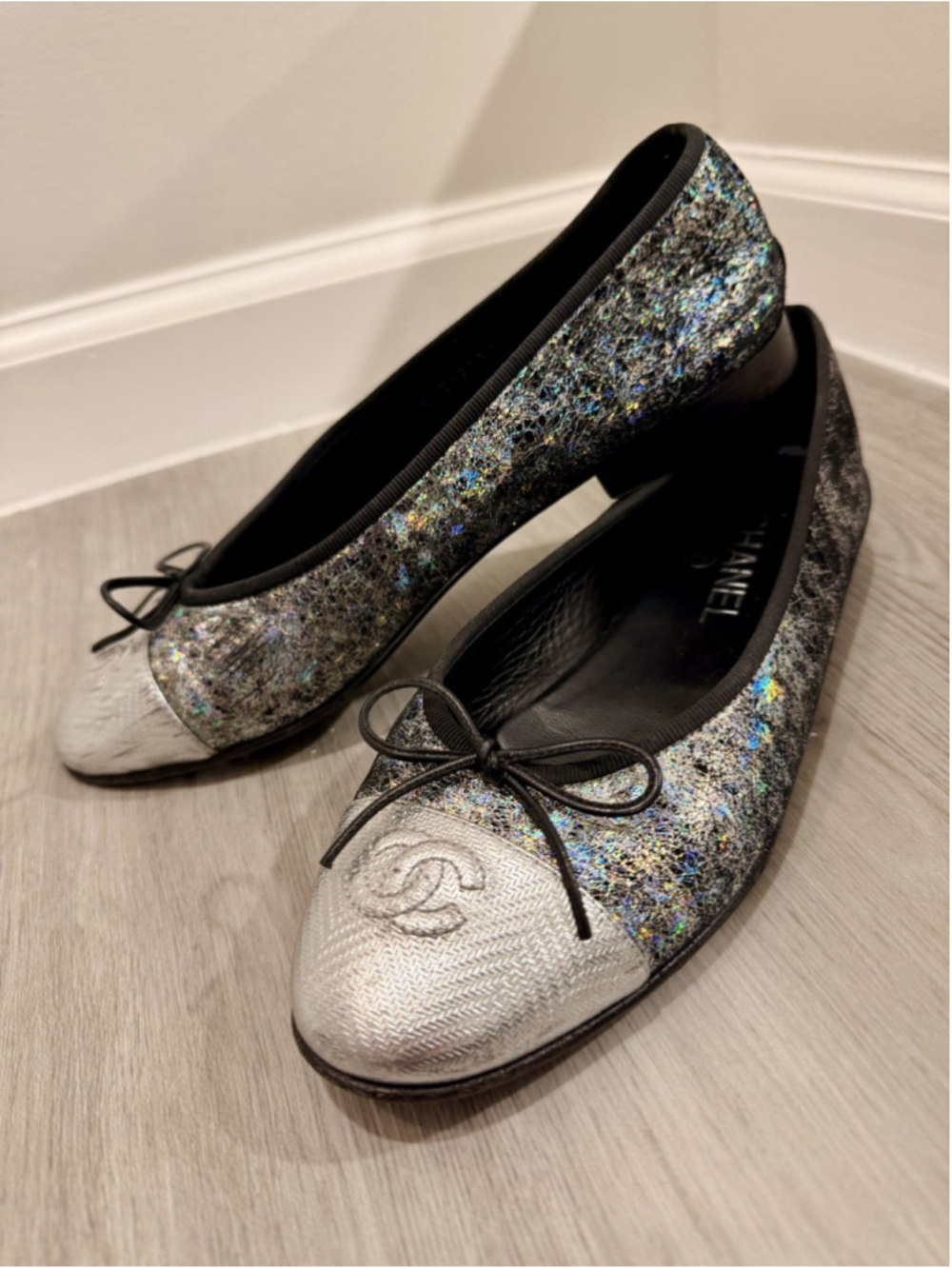 Chanel Rare CC Ballet Flat Silver Cap Toe Holographic Suede Leather EU 38.5
